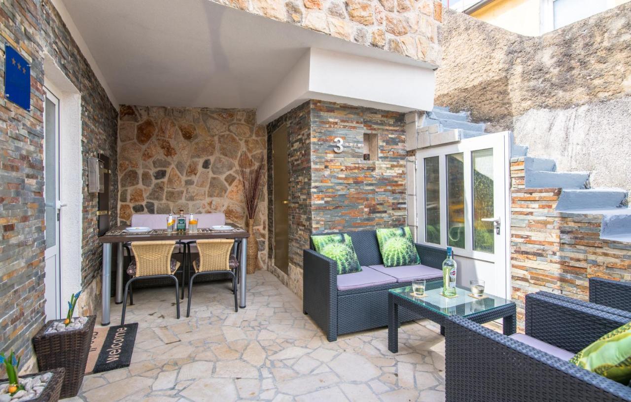 Appartamento Stone House Knez Vrbnik Esterno foto