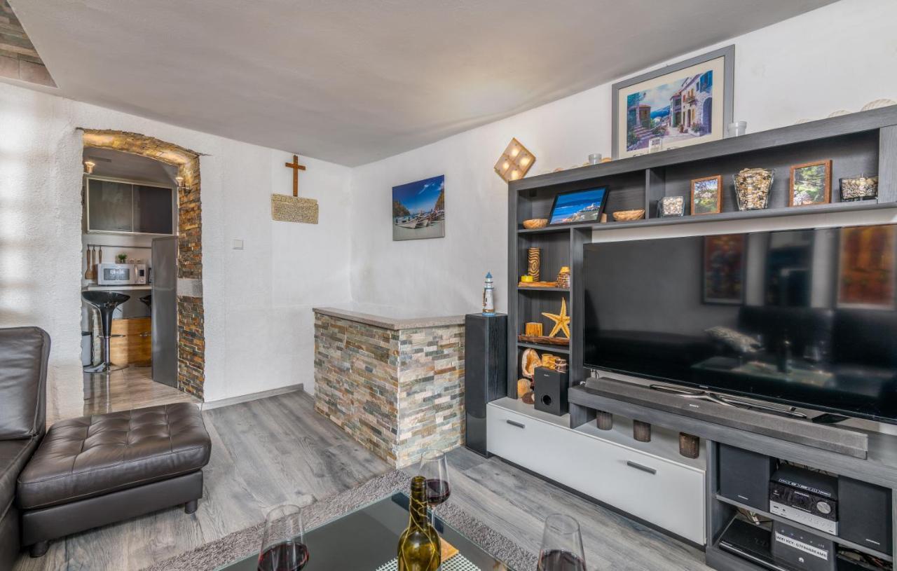 Appartamento Stone House Knez Vrbnik Esterno foto