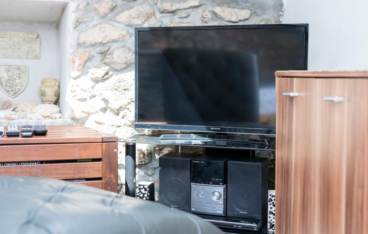 Appartamento Stone House Knez Vrbnik Esterno foto