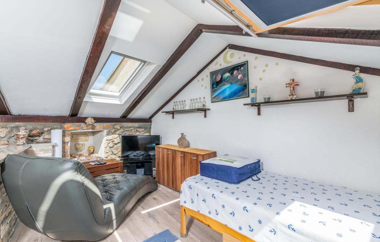 Appartamento Stone House Knez Vrbnik Esterno foto