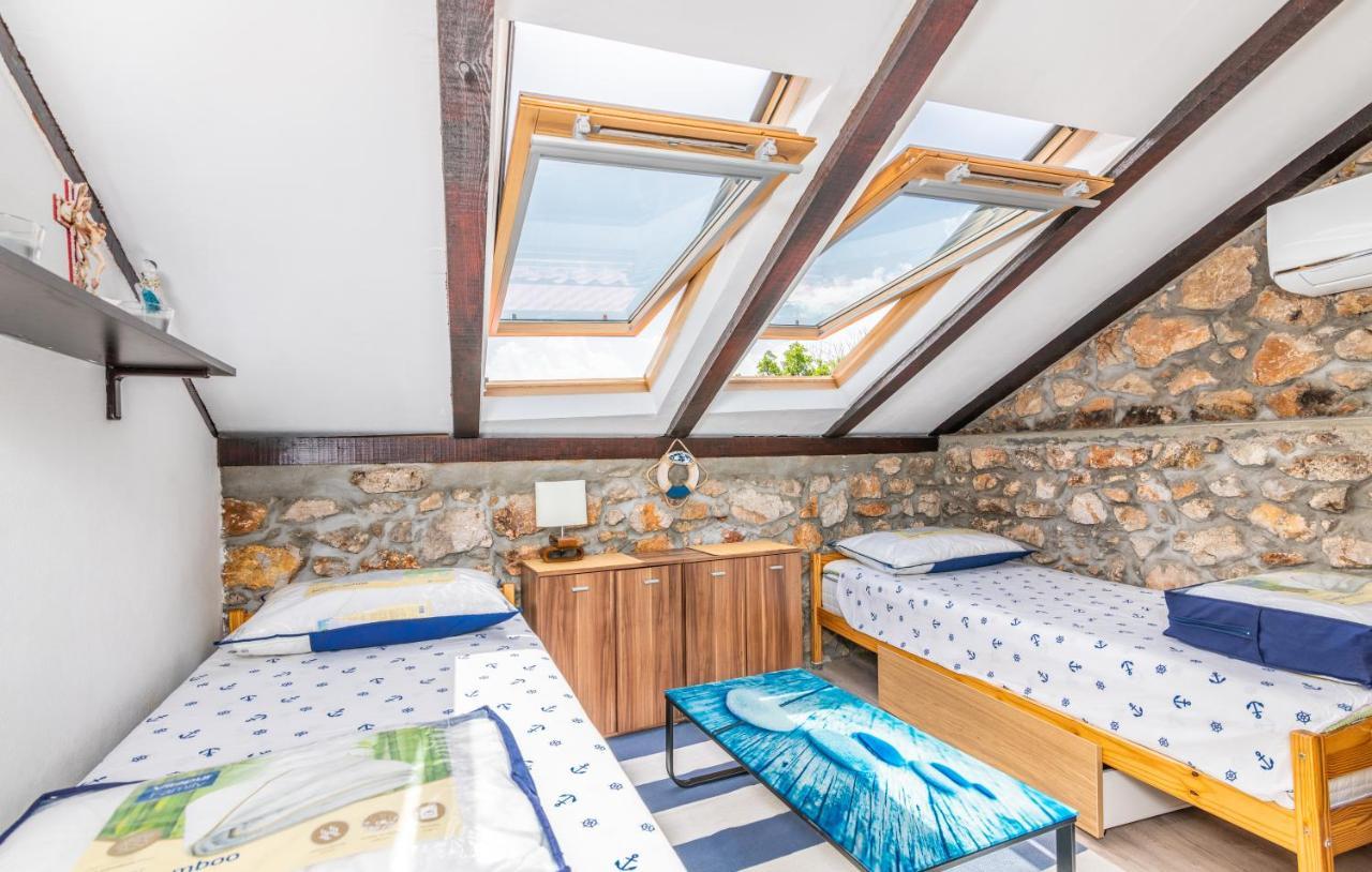 Appartamento Stone House Knez Vrbnik Esterno foto