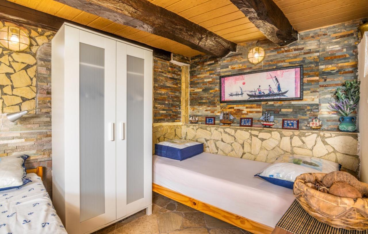 Appartamento Stone House Knez Vrbnik Esterno foto