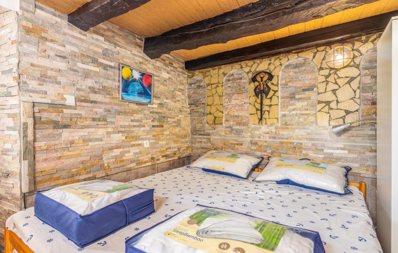 Appartamento Stone House Knez Vrbnik Esterno foto