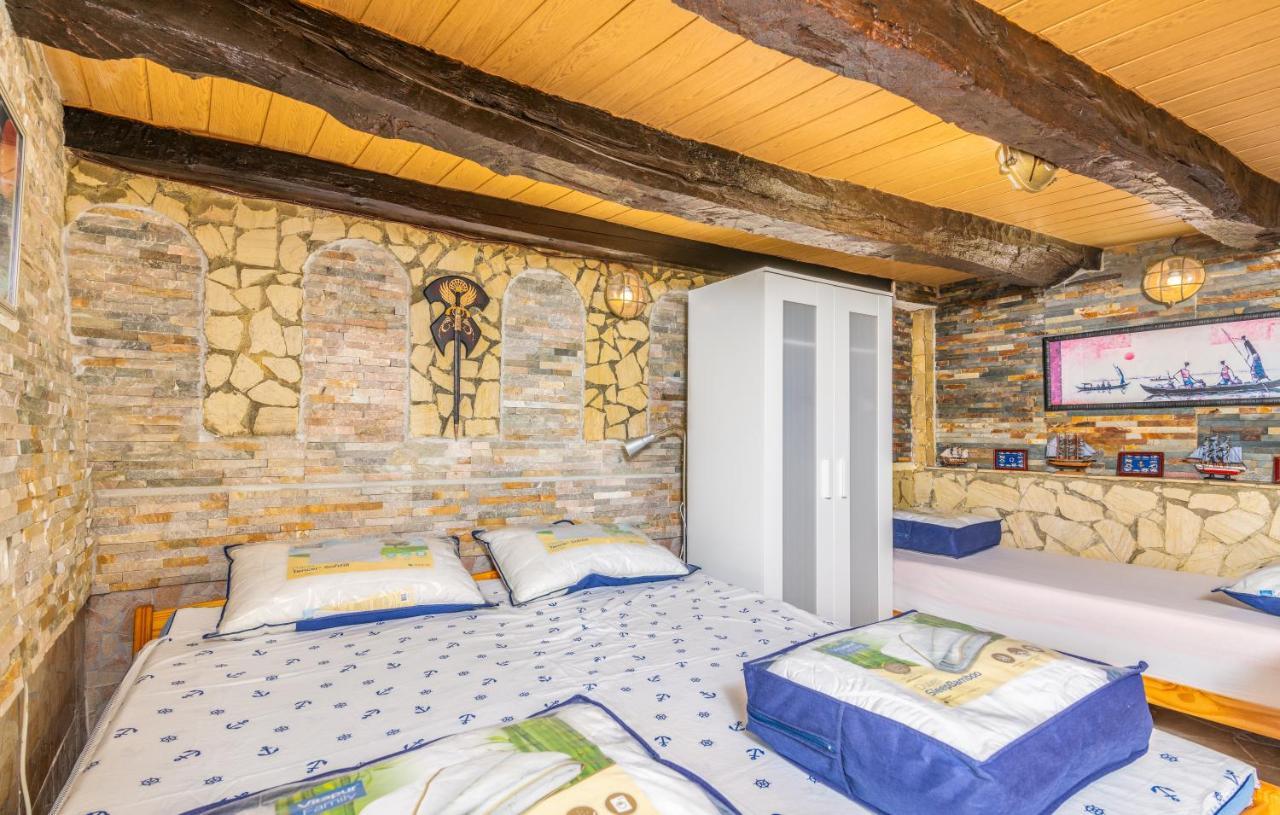 Appartamento Stone House Knez Vrbnik Esterno foto