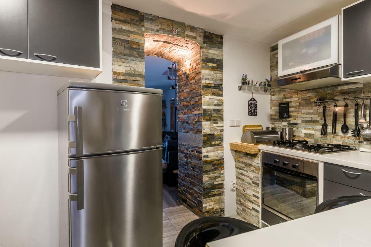 Appartamento Stone House Knez Vrbnik Esterno foto